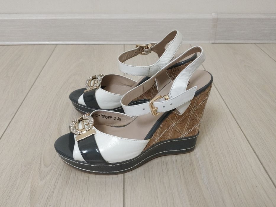 Босоножки кожаные Picasso