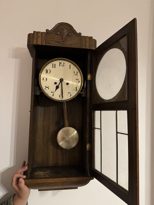 Titlu: Ceas de perete vintage mecanic cu pendul – funcțional