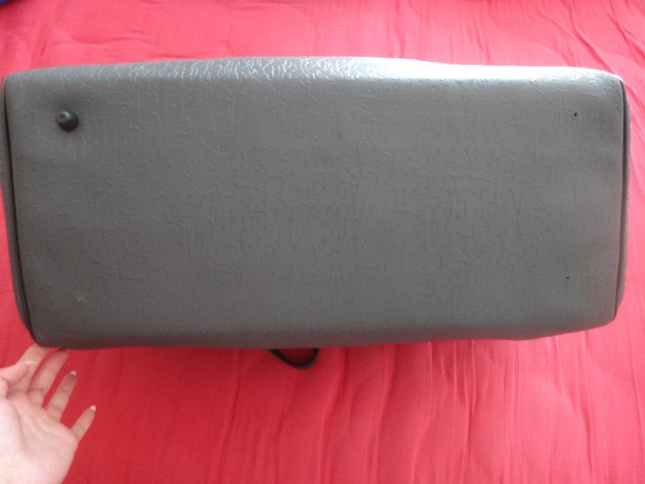 Антики - 2 големи ретро кожени сака / пътни чанти винтидж