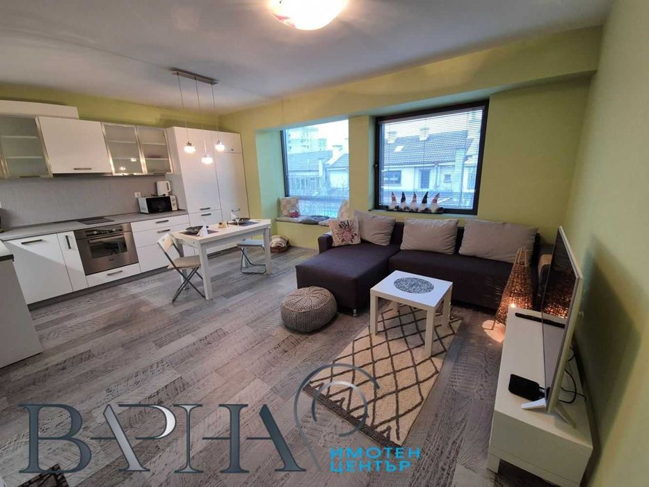 Дава се под наем Двустаен апартамент в Варна, Център - 65 кв.м за 714 € - Снимка #2