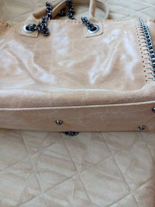 Продавам дамска италианска чанта естествена кожа