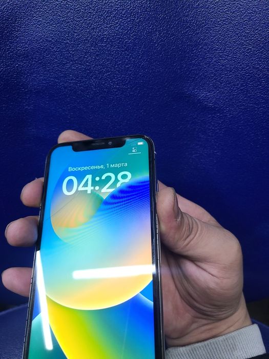 Продам IPhone x срочно