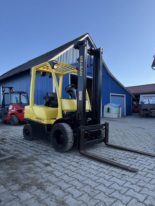 De vanzare sau da inchiriat stivuitor cu capacitate de 2.5 T