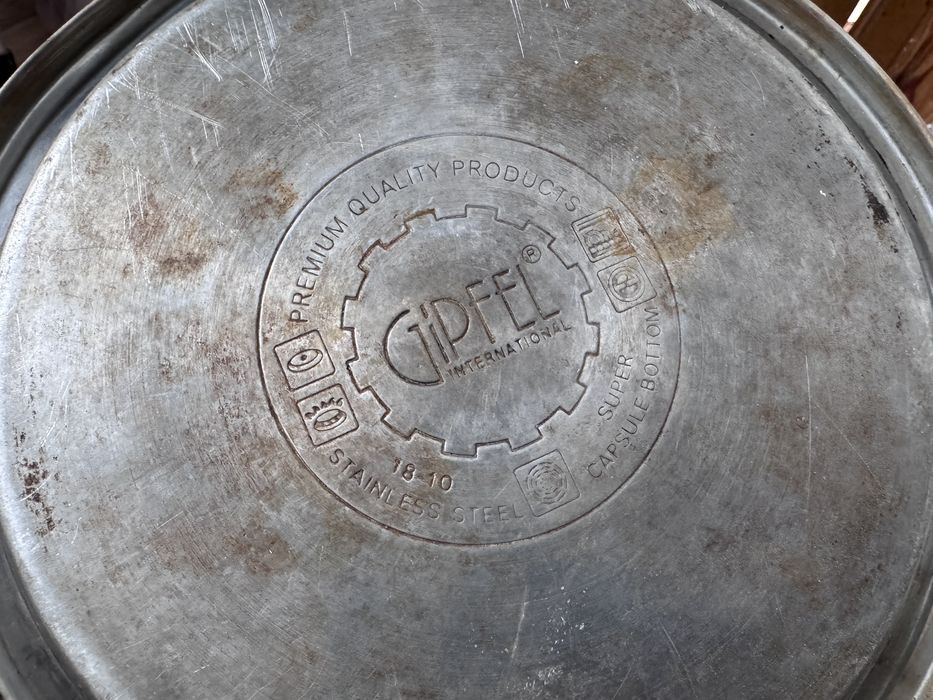 Продаётся чайник сл свистком - 3000 тенге