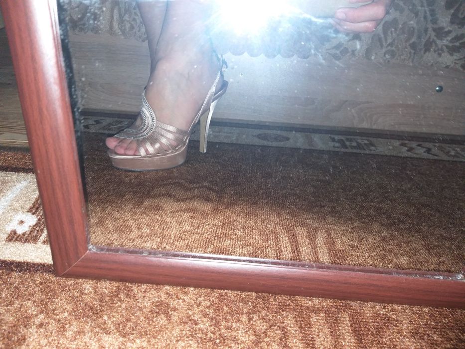 Обувки на ток сатен