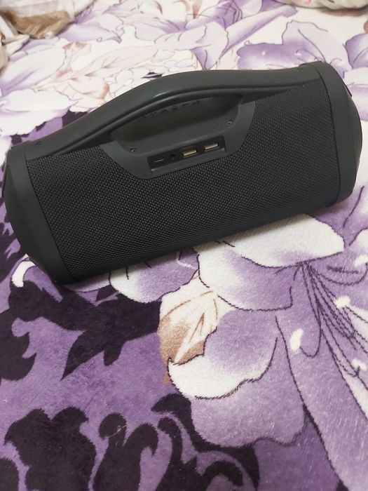 Vând boxa portabila se aude perfect