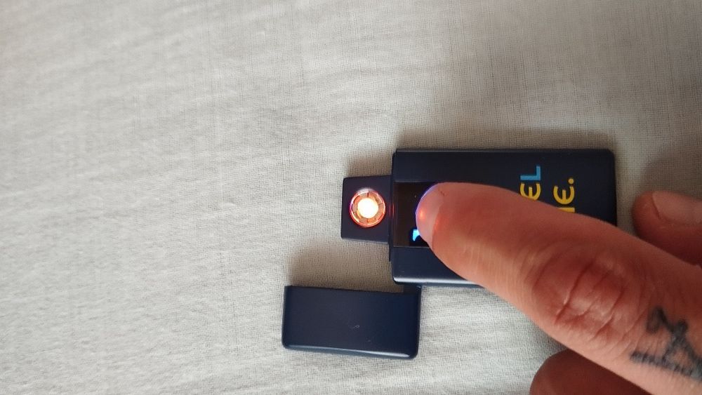 Bricheta Camel noua cu încărcător