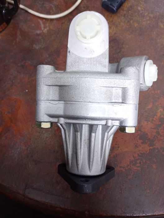 Продам Гур насос на BMW e34.e36