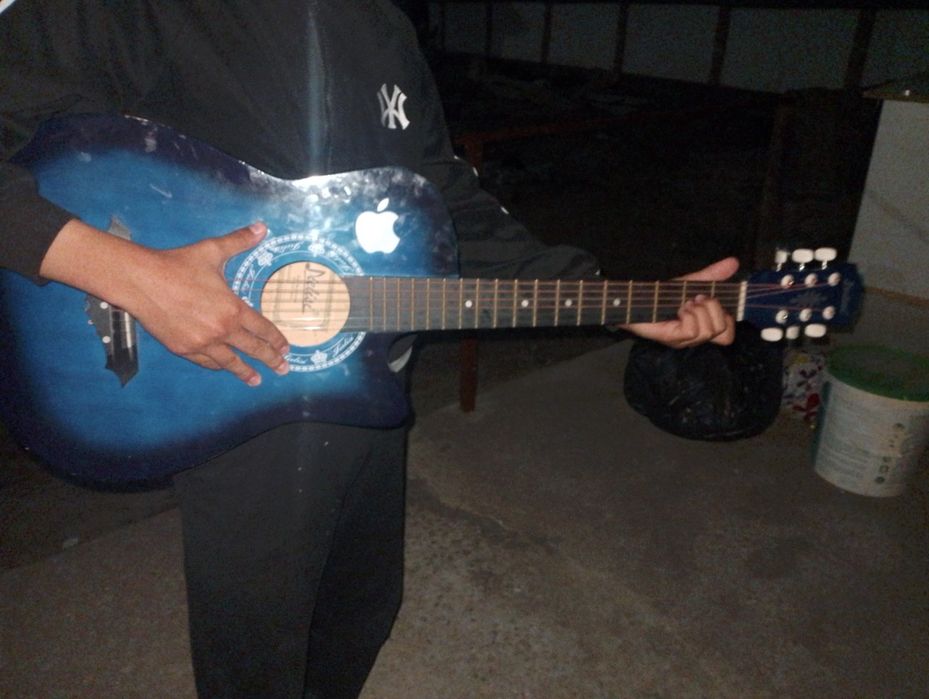 Гитара  акустика