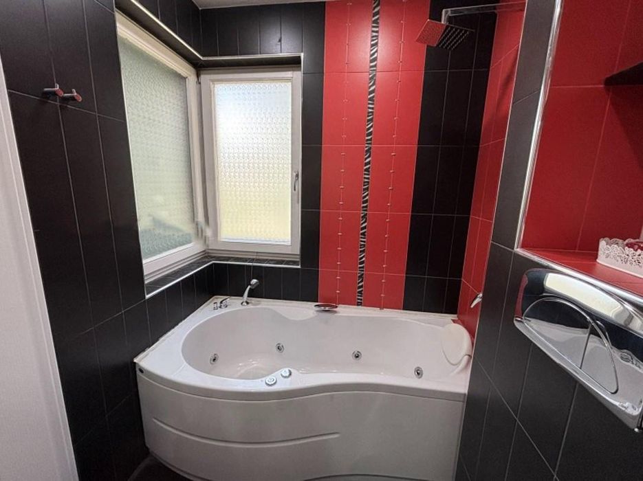 Дава се под наем Тристаен апартамент в София, Студентски град - 136 кв.м за 1325 € - Снимка #8