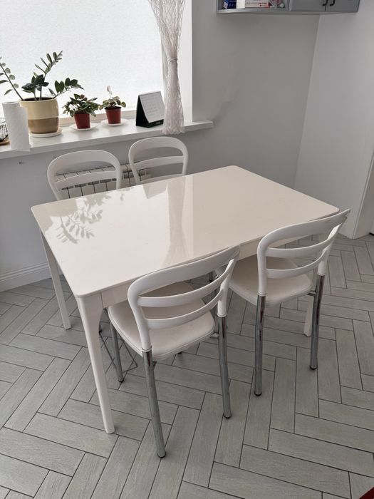 Стол кухонный со стульями