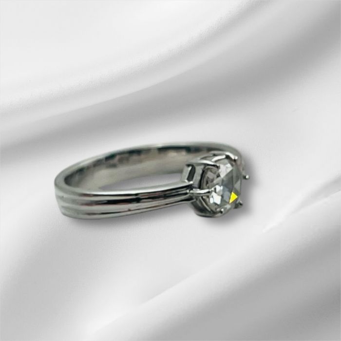 пръстен от 14к бяло злато с естествен диамант