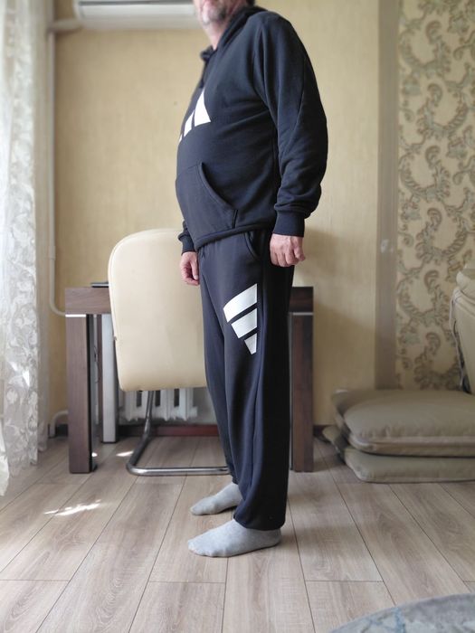 Продам спортивный костюм