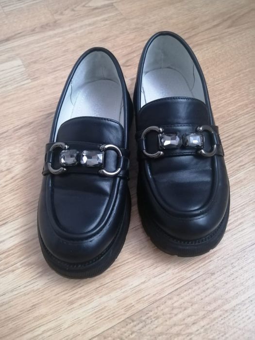 Продам лоферы для девочки