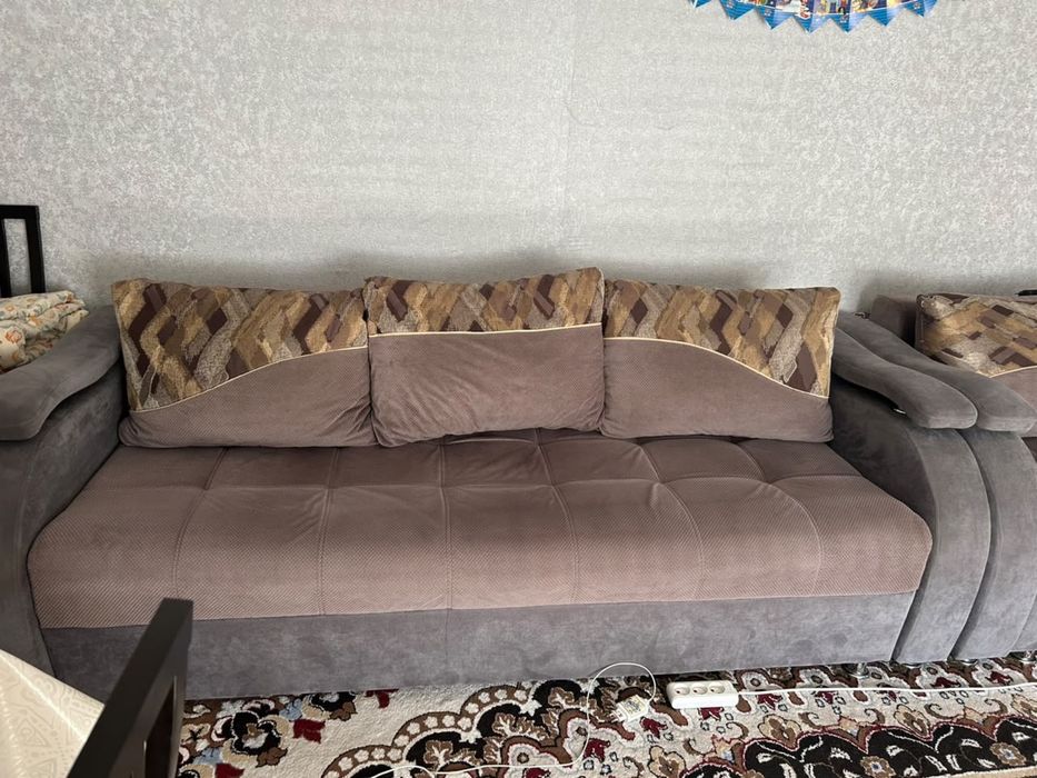 Продам уголок  есть торг.