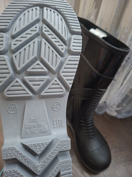 Продам резиновый сапоги