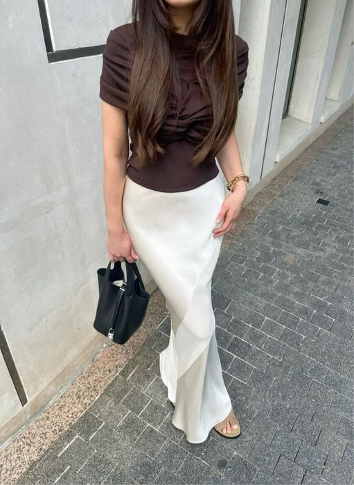 Юбка рыбка отлично подчеркивает фигуру