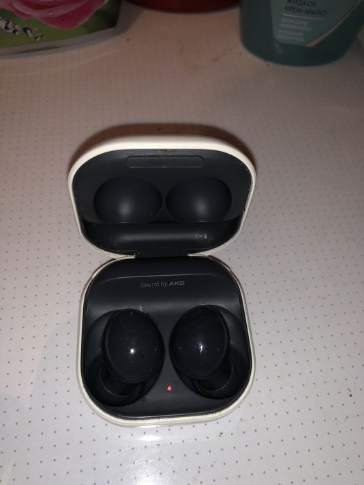 Продам наушники срочно Buds 2