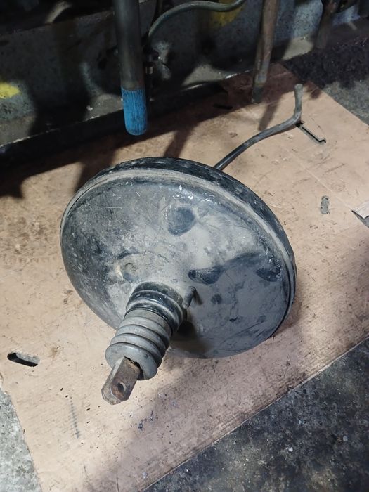 Тормозной вакуум Мерседес 124 с ABS