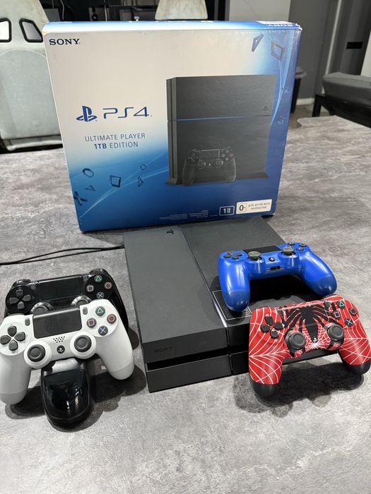 Продам ps4 1tb в идельном состоянии