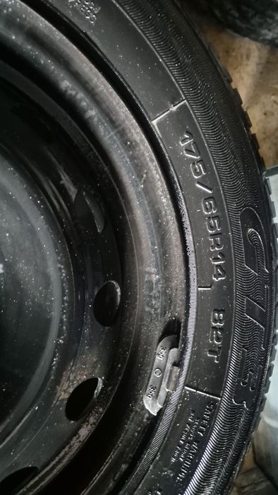 Vand 4 jante R14 cu anvelope in stare buna