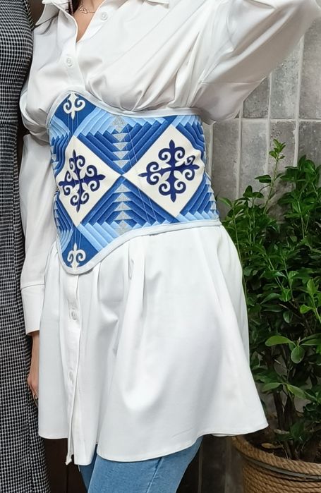 Корсет в национальном стиле. Полужилет в национальном стиле.