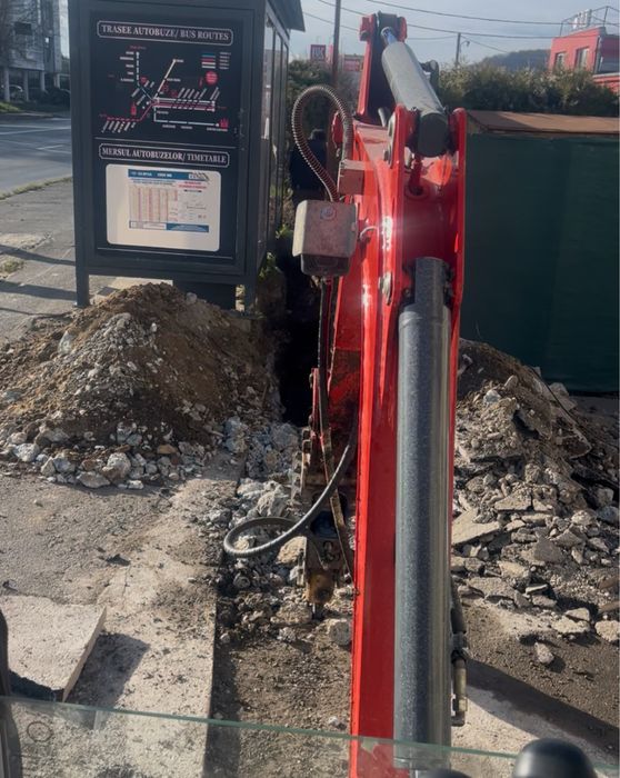 Inchiriez , prestez servicii mini excavator cu operator