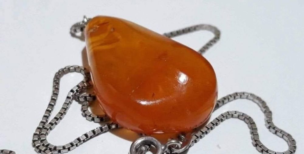 Vechi lanț de argint 800 cu pandantiv chihlimbar, copii