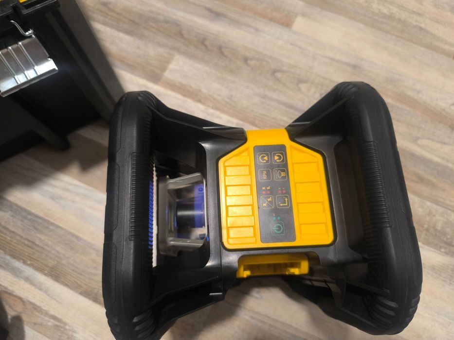 Ротационен лазерен нивелир DEWAlT