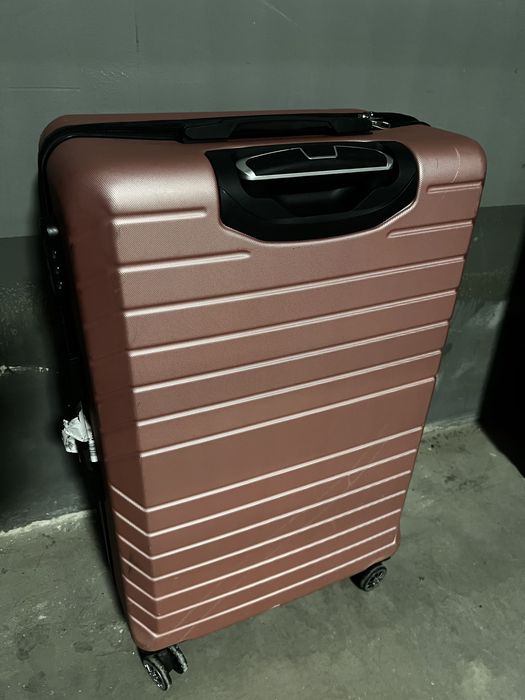 Чемодан размера L
