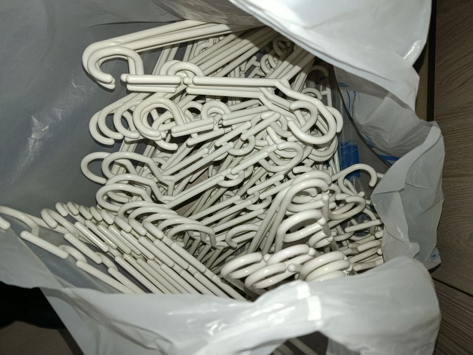 Продаются вешалки