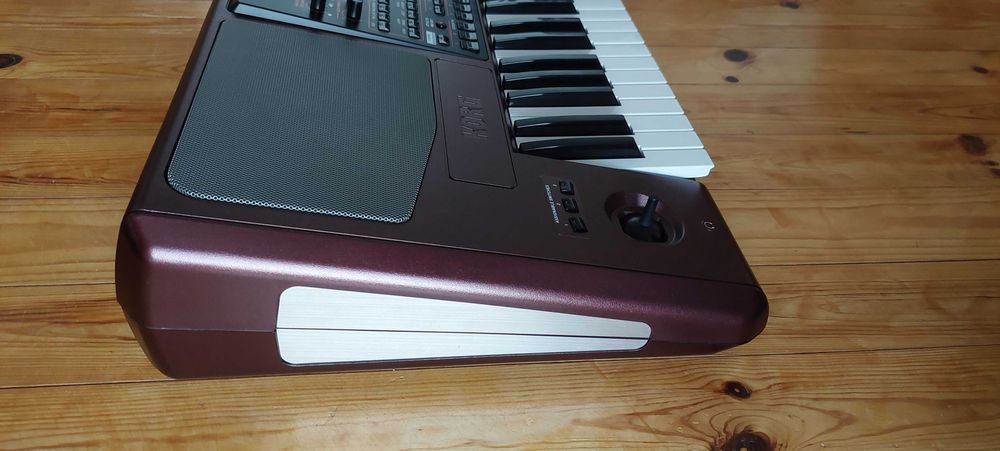 Продавам Korg Pa1000