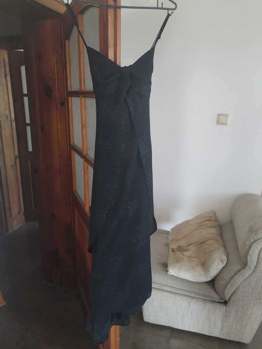 Елегантна, дълга, черна рокля