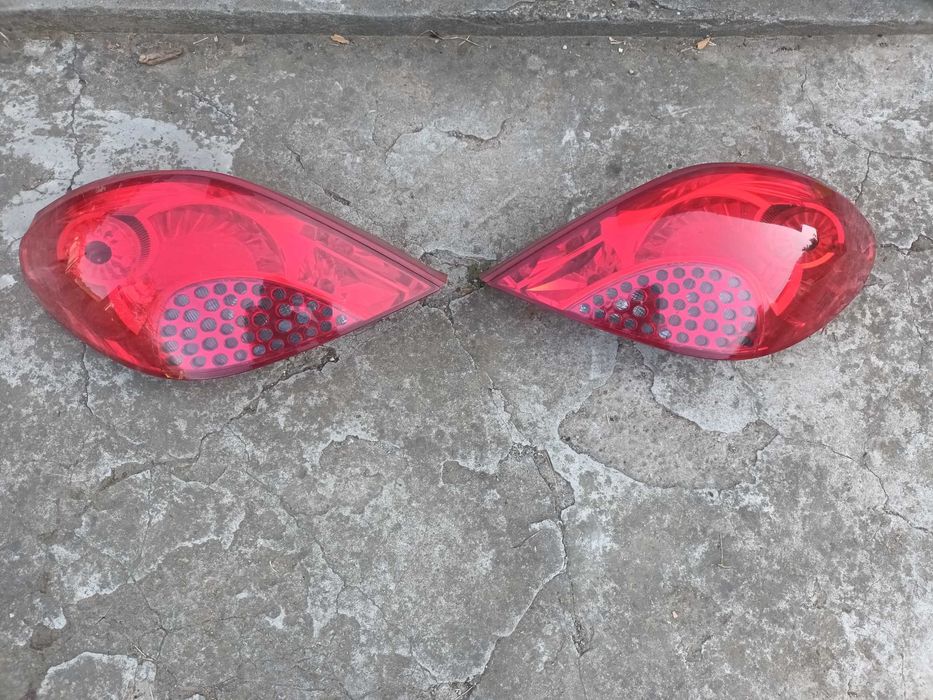 ляв и десен стоп за пежо 207 PEUGEOT 207