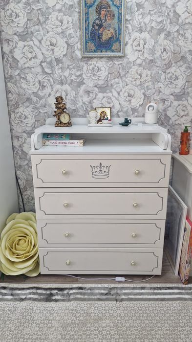 Продам кроватку и комод