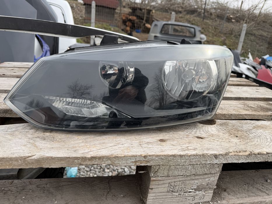 Фар VW Polo 2009 год.-