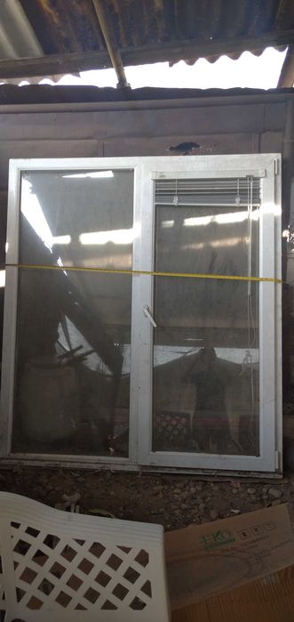 Прозорец с щора.