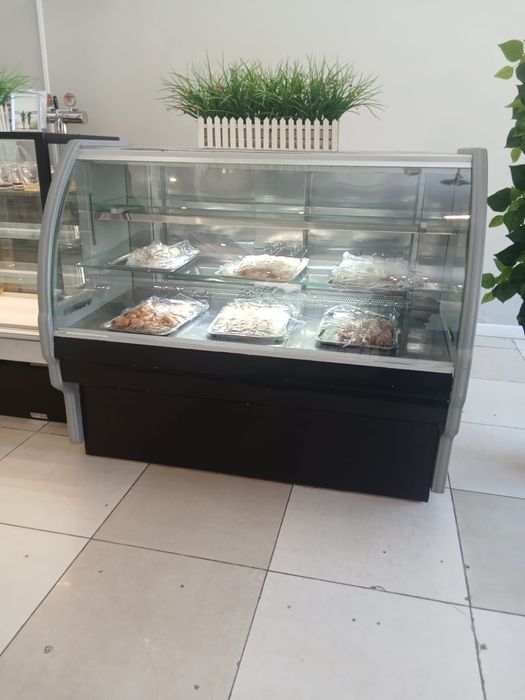 Продам Витриный холодильник