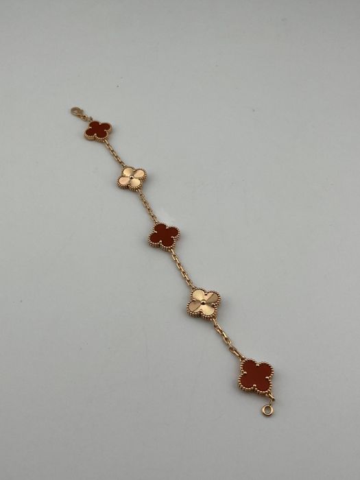 Продам оригинальный  новый браслет Van Cleef