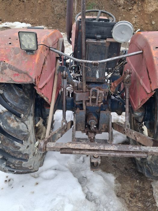 Vând tractor universal 550
