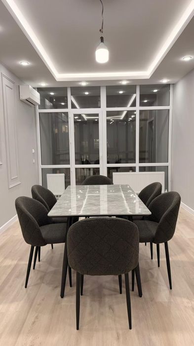 Стол и стулья. комплект