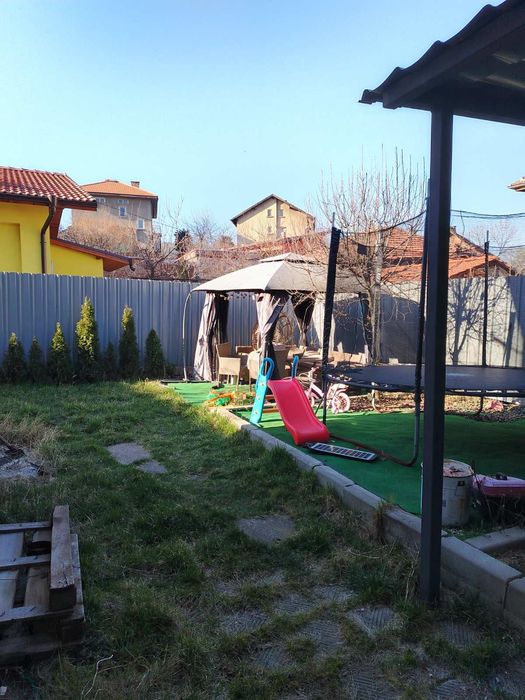 Продава къща гр Перник кв Ралица