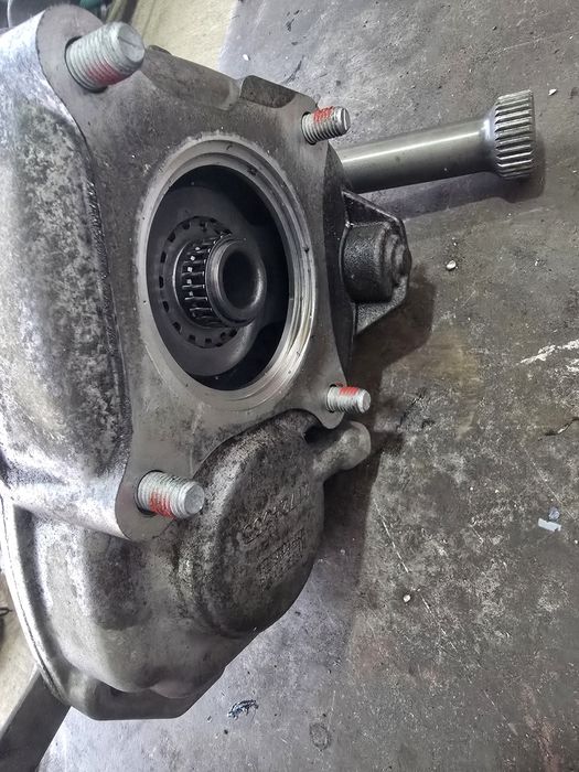 Vând priza si cuplaj volvo pentru compresor silo