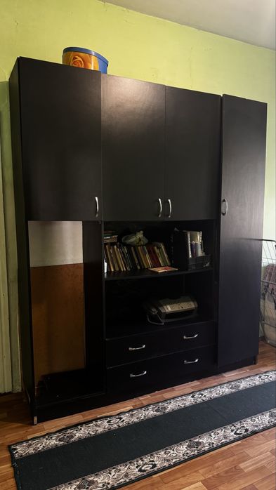 Офисный шкаф и стол