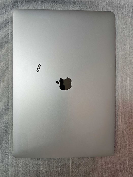 MacBook Pro 16 inch 2019 i9 2,3GHz 32GB 1TB video 4GB A2141 spacegary