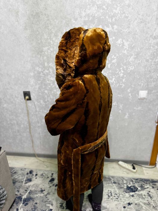 Продается женская зимняя шуба