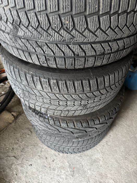 Зимни гуми 245/45 R18 100V XL – перфектни, 4 броя, Плевен