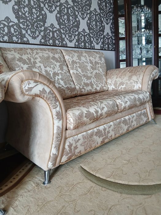 Диван  четыре для ...