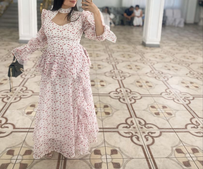 Платье  красивое