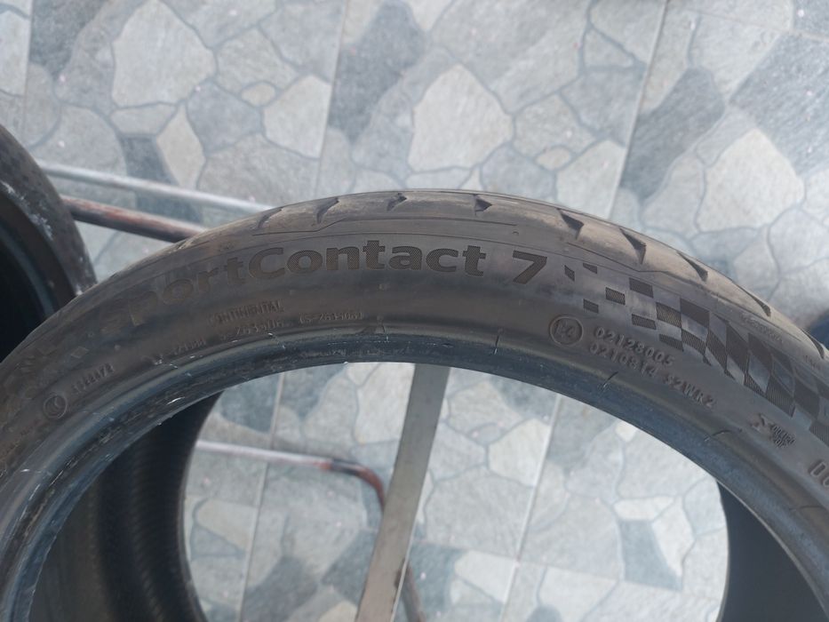 255/35R19 Continental дот 1122